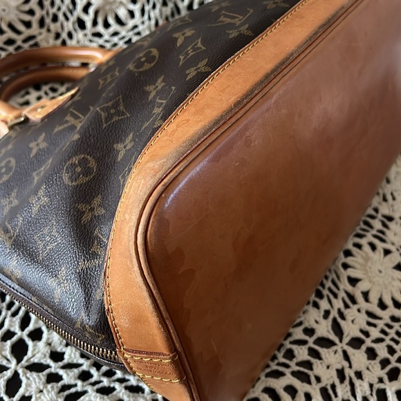 Authentic Louis Vuitton Alma PM Monogram - Picture 4 of 10